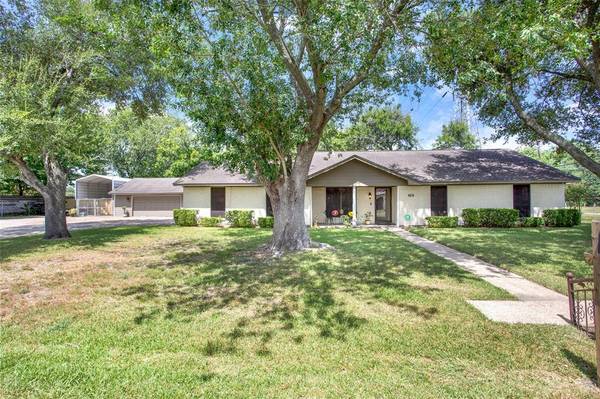 3706 Cadena DR, Pasadena, TX 77504