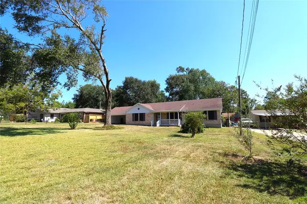 Highlands, TX 77562,211 N 12th ST