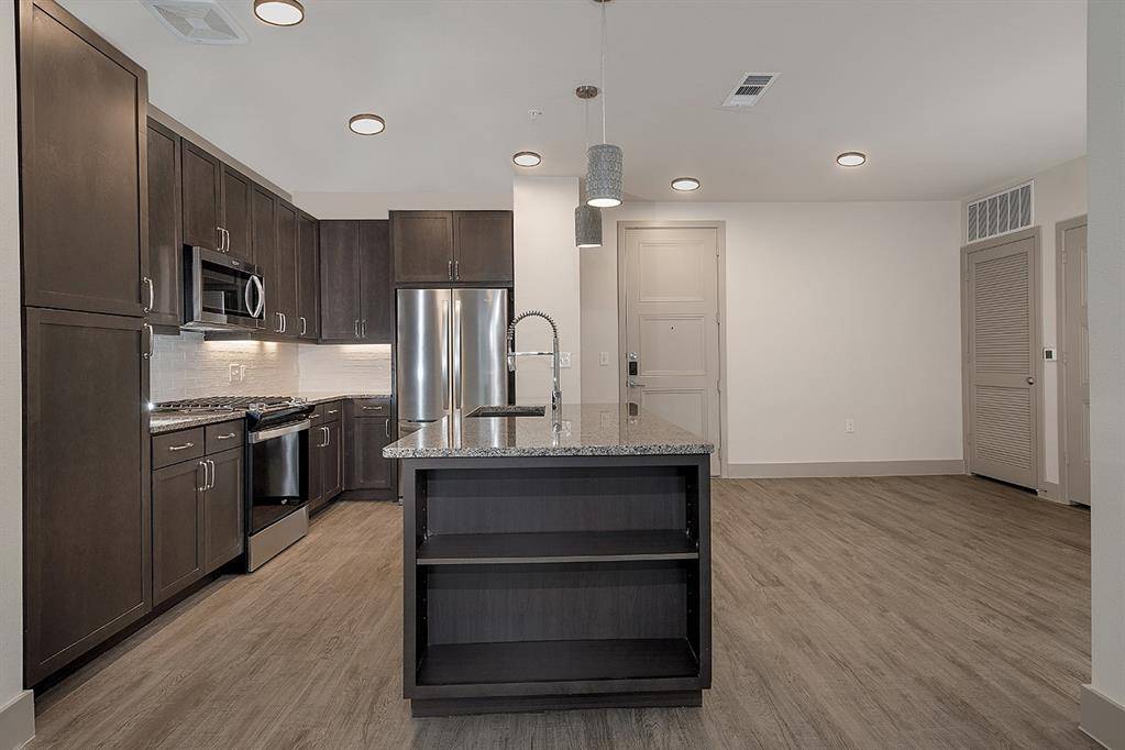 The Woodlands, TX 77380,8900 Six Pines DR #547