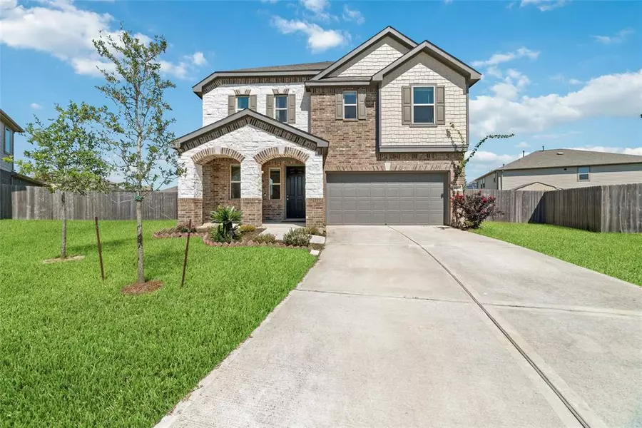 3917 Chartham LN, Pearland, TX 77584