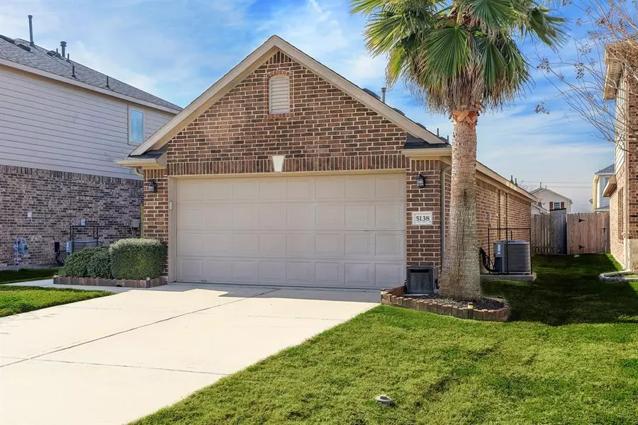 5138 Misty LN, Bacliff, TX 77518