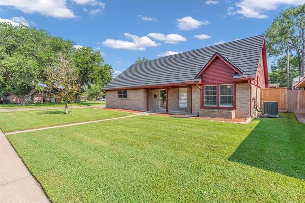 305 Crete DR, Deer Park, TX 77536