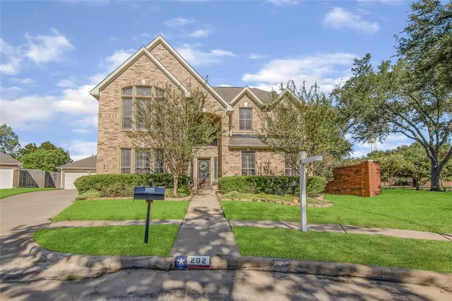 202 Brook Forest TRL, Sugar Land, TX 77478