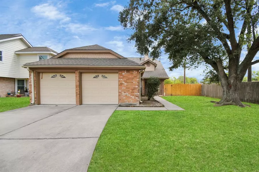 8410 Scenic Green DR, Houston, TX 77088