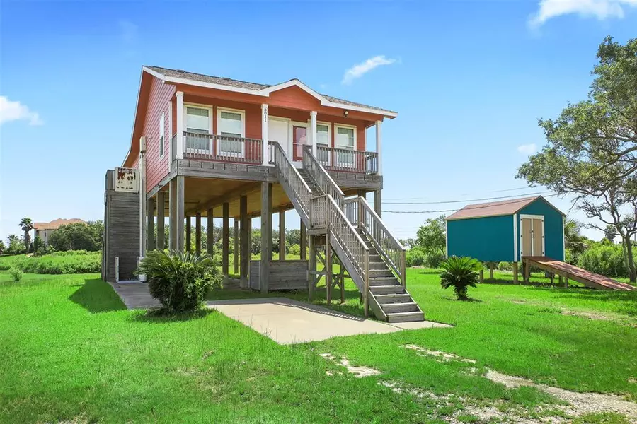 3011 S Sonny LN, Galveston, TX 77554