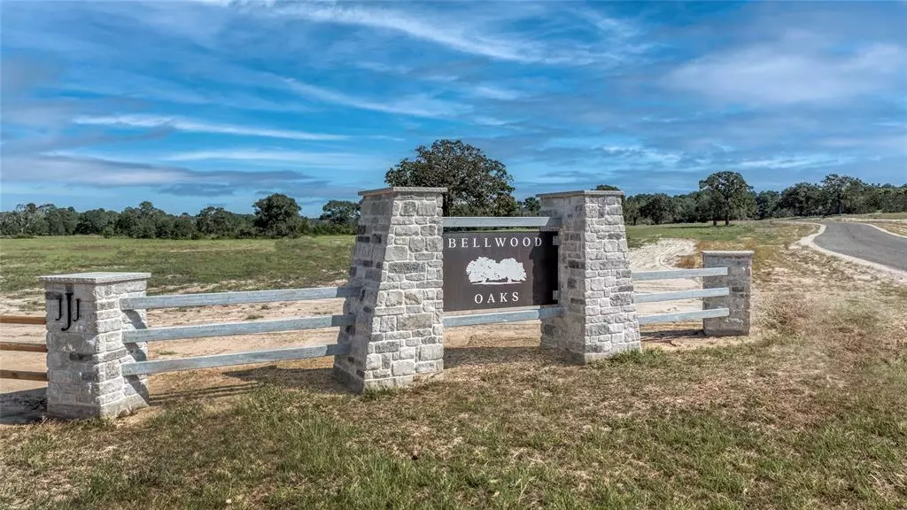 141 Oak Hill Lane, Bellville, TX 77418