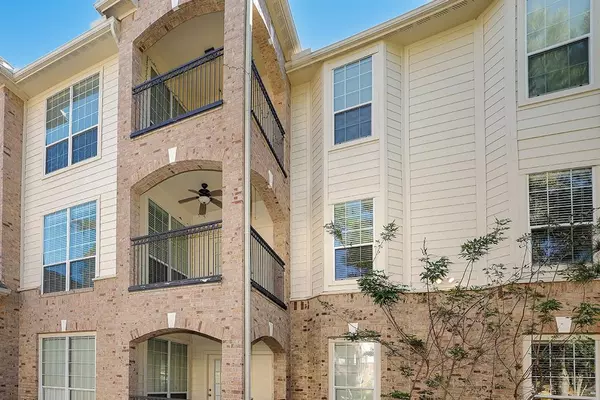 The Woodlands, TX 77382,6607 Lake Woodlands DR #422