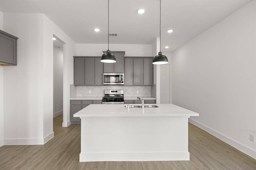 Tomball, TX 77377,21303 Catelonia Yew CT