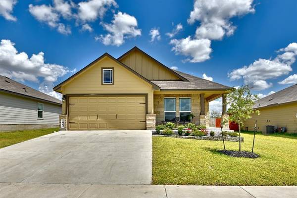 1602 Navarro DR, Brenham, TX 77833