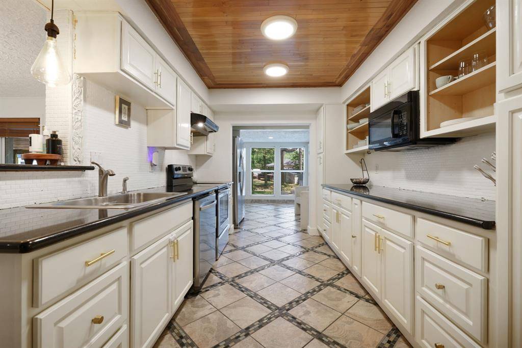 Conroe, TX 77301,105 N Delmont DR E