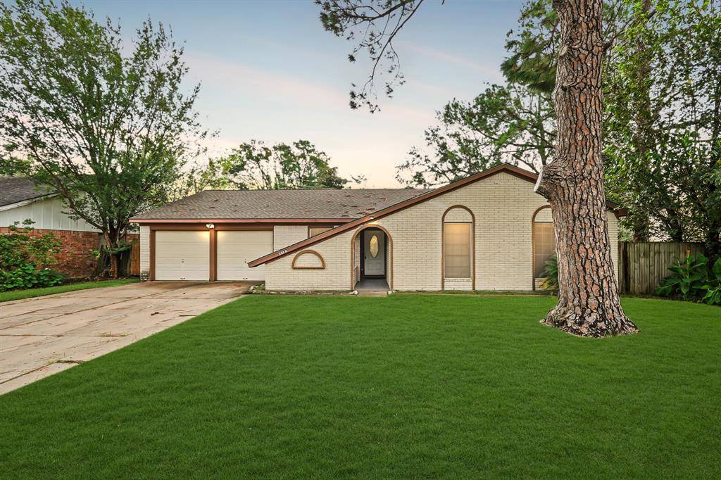 2514 Riata LN, Houston, TX 77043