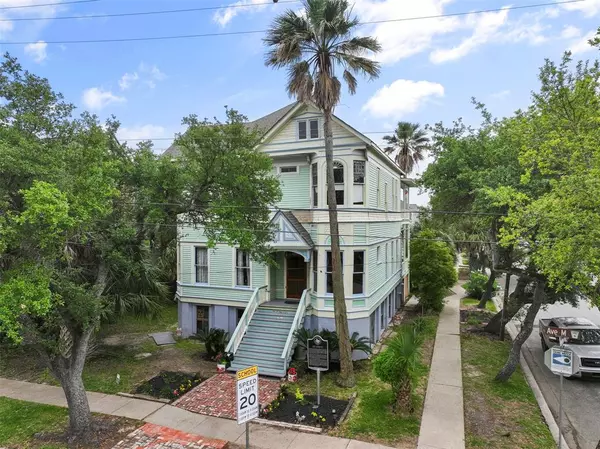 2327 Avenue M, Galveston, TX 77550