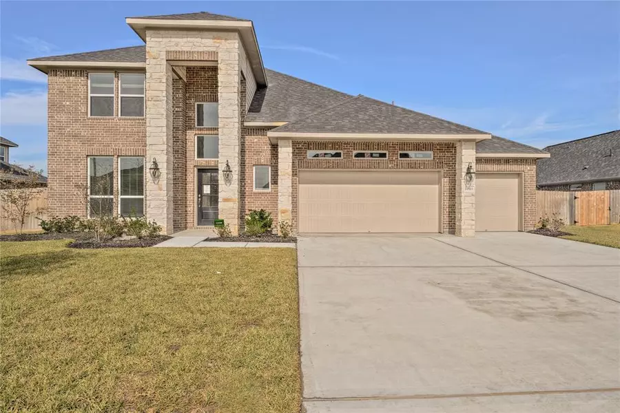 11811 Champions Forest DR, Mont Belvieu, TX 77535