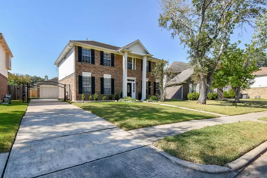 210 Needleleaf LN, Sugar Land, TX 77479