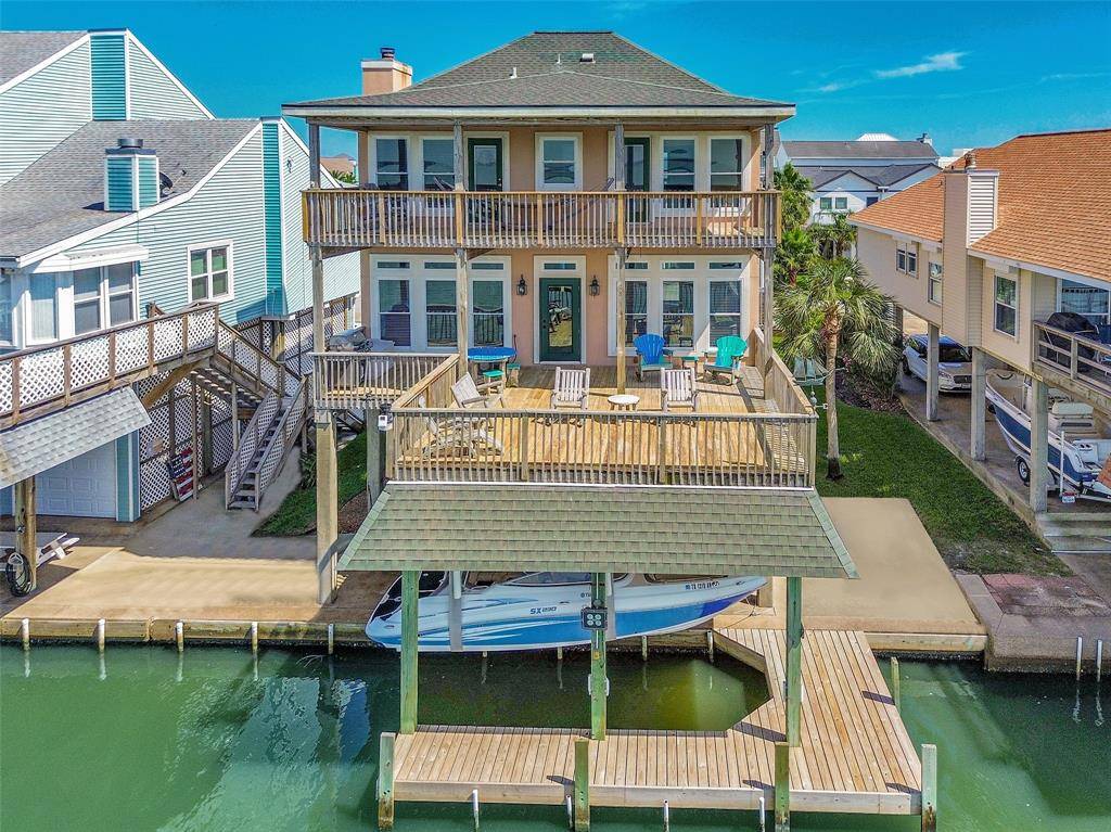 247 Isles End RD, Tiki Island, TX 77554