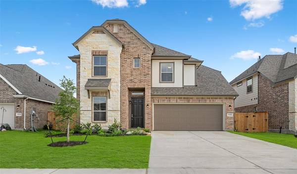 1939 Parks Edge LN, Angleton, TX 77515