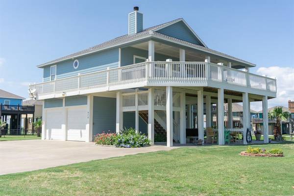 978 Crane LN, Crystal Beach, TX 77650