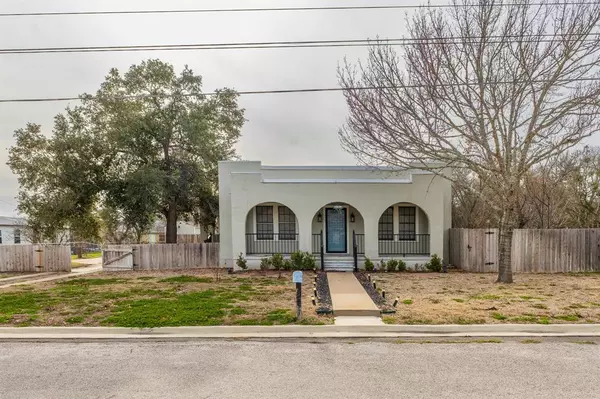 845 N Jackson ST, La Grange, TX 78945