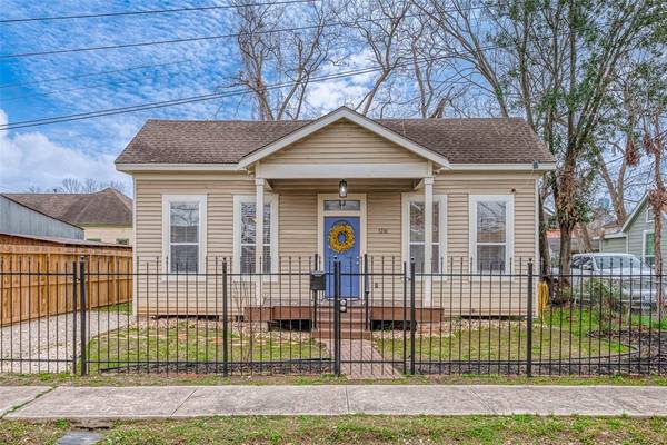 1216 Campbell ST, Houston, TX 77009