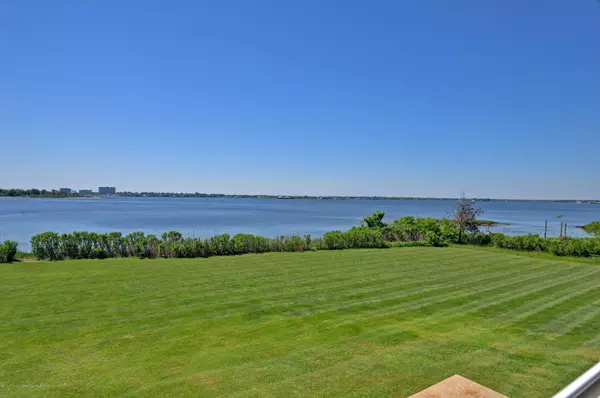 Rumson, NJ 07760,29 Tuxedo Road