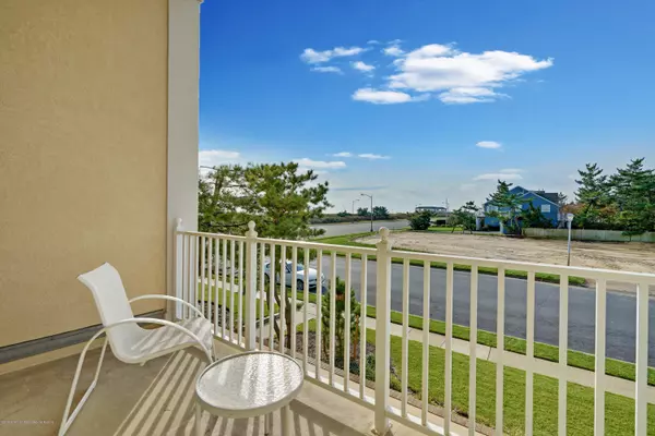 Spring Lake, NJ 07762,700 Ocean Avenue #102