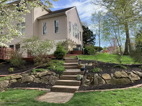 Manalapan, NJ 07726,11 Beechwood Drive