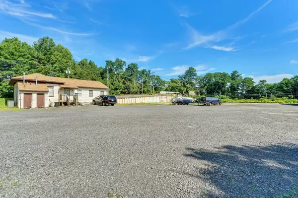 Aberdeen, NJ 07747,746 Lloyd Road