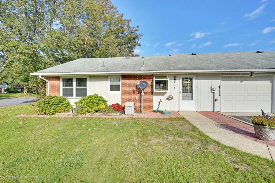 672 New Castle Court #100B, Lakewood, NJ 08701