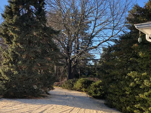 Rumson, NJ 07760,92 Rumson Road