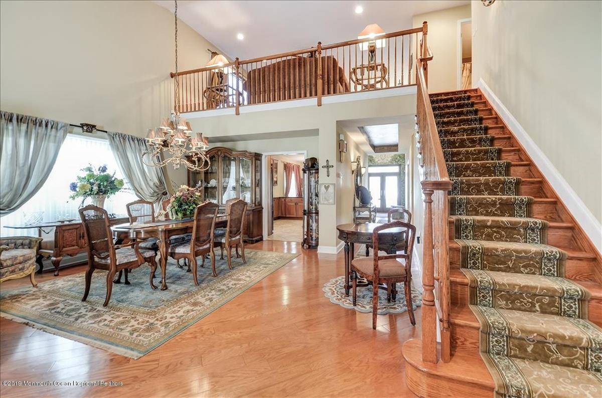 8 Crawford Road, Manalapan, NJ 07726