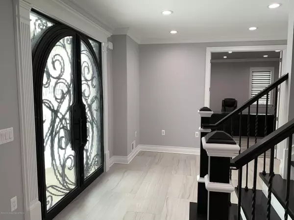 Manalapan, NJ 07726,11 Gordons Corner Road