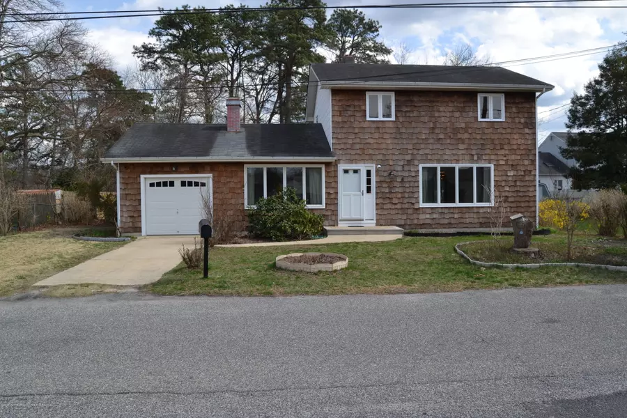 411 Pacific Avenue, Beachwood, NJ 08722