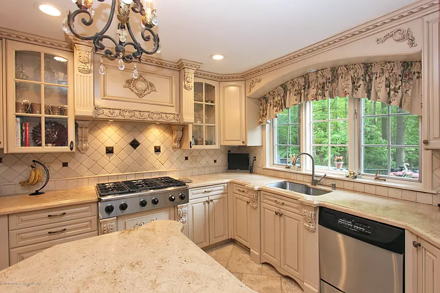 27 Stoney Brook Road, Holmdel, NJ 07733