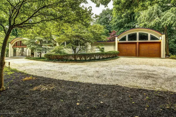 Rumson, NJ 07760,7 Bellevue Avenue