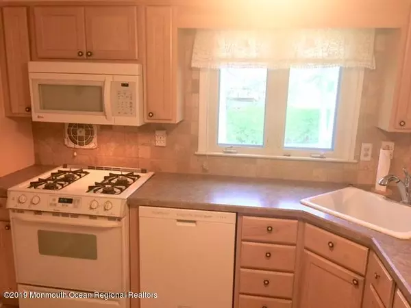 East Brunswick, NJ 08816,7 Janet Court