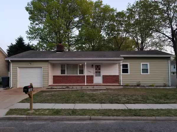 1905 Ravenwood Drive, Toms River, NJ 08753