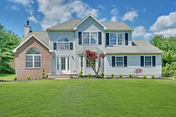 Manalapan, NJ 07726,8 Regency Way