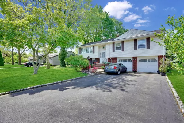 West Long Branch, NJ 07764,26 Walnut Place