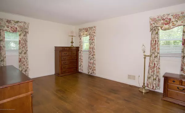 Manalapan, NJ 07726,134 Sweetmans Lane