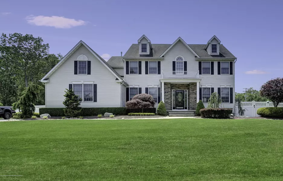 2 Nicole Court, Jackson, NJ 08527