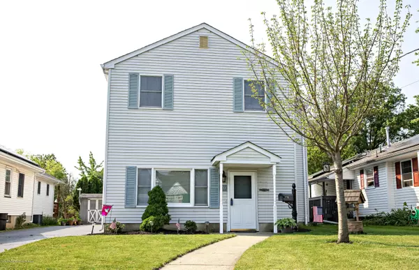 20 Saint Peters Place, Keyport, NJ 07735