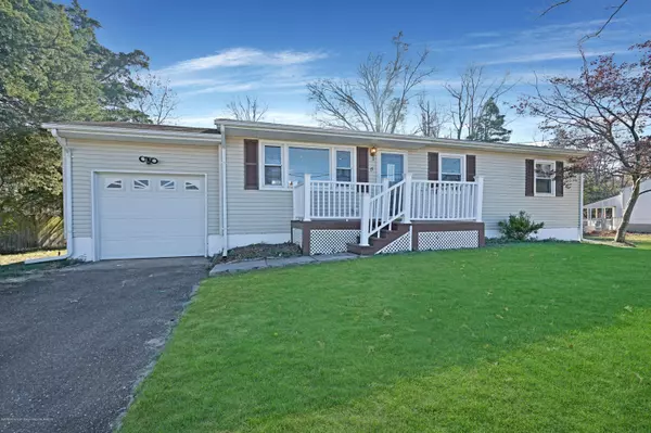 15 Bass Place, Howell, NJ 07731