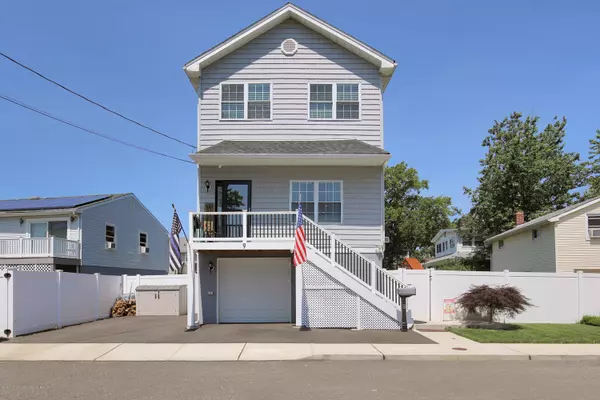 9 Orchard Street, Keansburg, NJ 07734