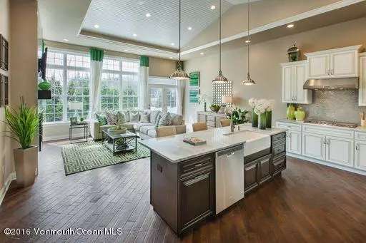 Holmdel, NJ 07733,10 Langton Drive