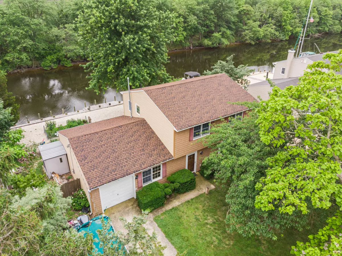 Lanoka Harbor, NJ 08734,835 Laurel Boulevard