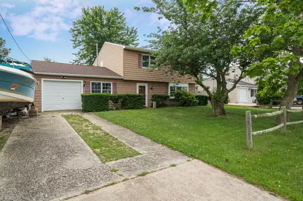 Lanoka Harbor, NJ 08734,835 Laurel Boulevard