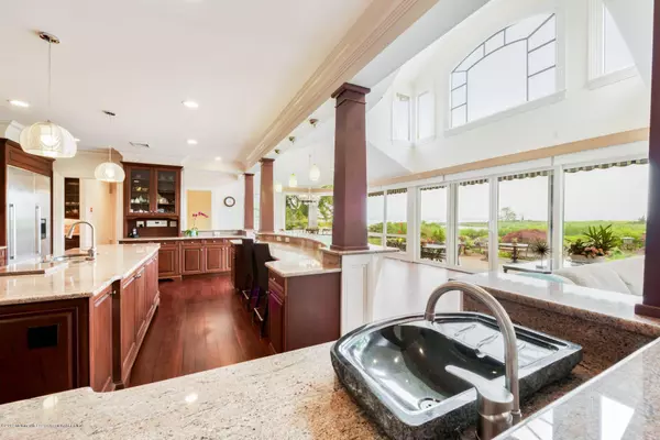 Rumson, NJ 07760,10 Edwards Point Road