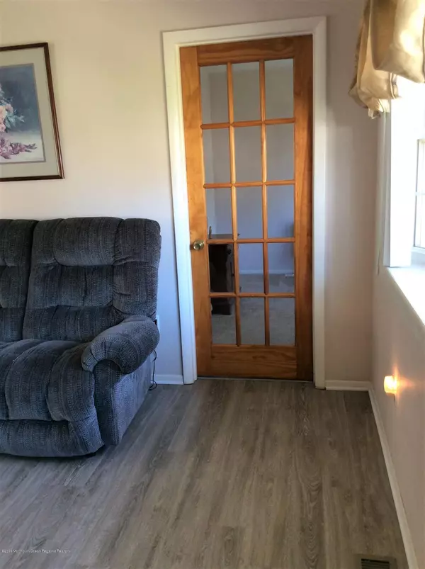 Manahawkin, NJ 08050,213 Salty Avenue