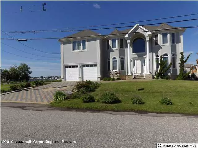 Toms River, NJ 08753,9 Mermaid Road