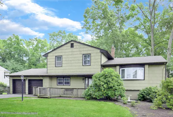 Manalapan, NJ 07726,5 Birmingham Drive